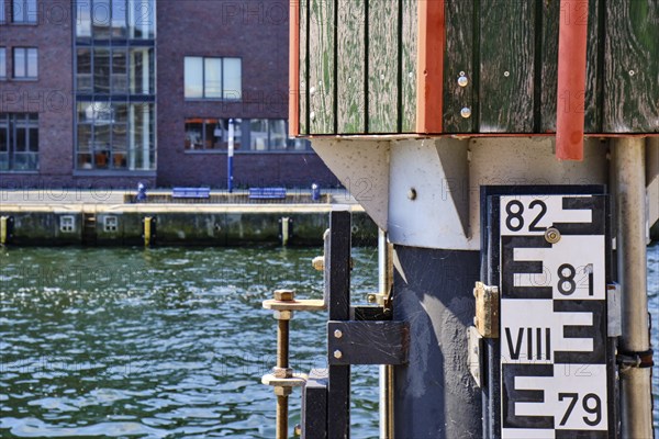 Concept of surveying, gauges for measuring the water level, using the example of such a specimen in