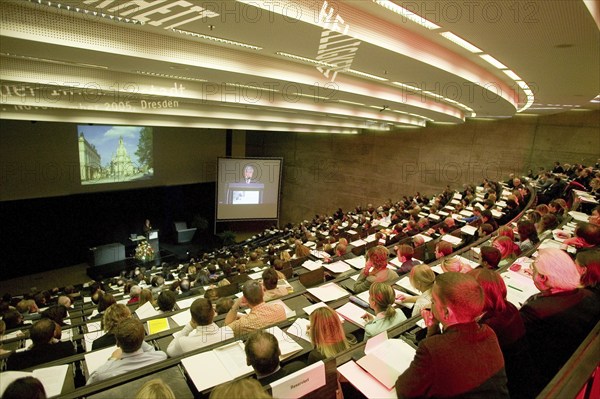 The new lecture hall centre at the Technical University of Dresden (1998) is exceptionally