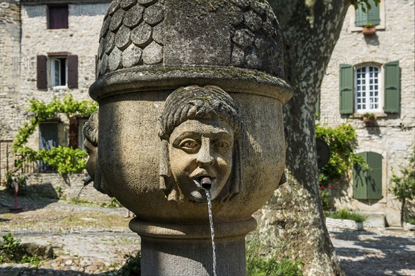 Fountain in the old town centre, Vaison-la-Romaine, Département Vaucluse, Provence,