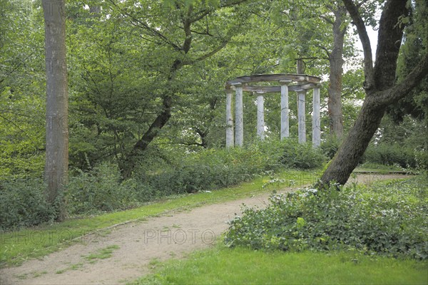 Monopteros in Verna Park City Park, Rüsselsheim, Hesse, Germany, Europe