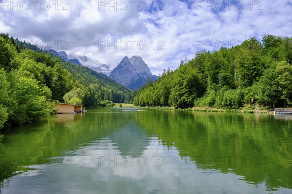 Riessersee near Garmsch-Partenkirchen in front of the Waxensteinen, Upper Bavaria, Bavaria,