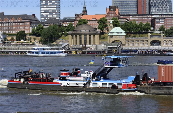 Europe, Germany, Hanseatic City of Hamburg, St. Pauli, Landungsbrücken, Elbe, view across the Elbe