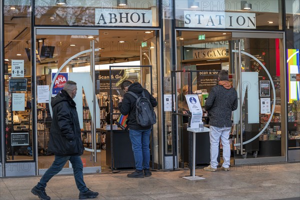 First day of the Christmas lockdown in the Corona crisis, Mayersche Buchhandlung offers online