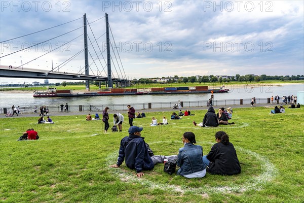 Düsseldorf on the Rhine during the corona crisis, corona circles, to comply with the distance