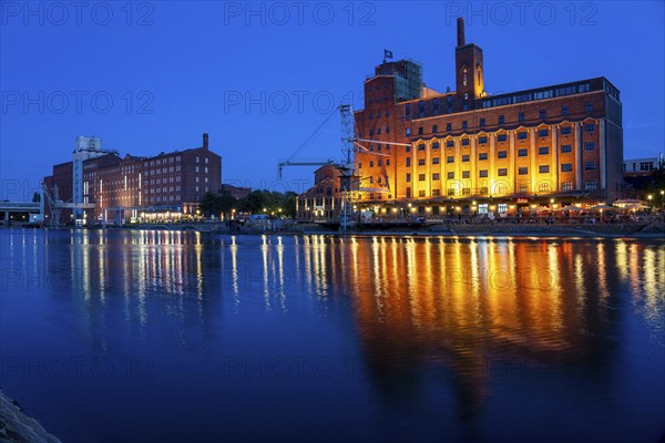 The inner harbour, in Duisburg, building Küppersmühle, and Werhahn-Mühle on the right, North