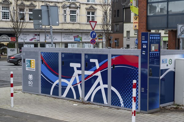 Your bike lock, lockable bike boxes, close to public transport connections, in Bochum