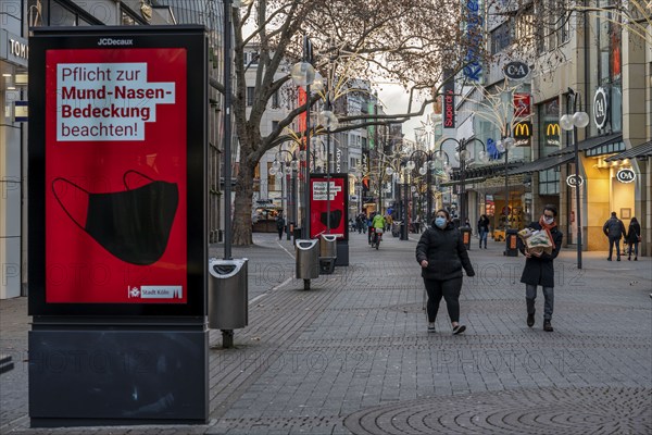 First day of the Christmas lockdown in the Corona crisis, empty shopping alleyway Schildergasse,