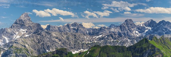 Mountain panorama from Nebelhorn, 2224m, to Hochvogel, 2592m and the Hornbach chain, Allgäu Alps,