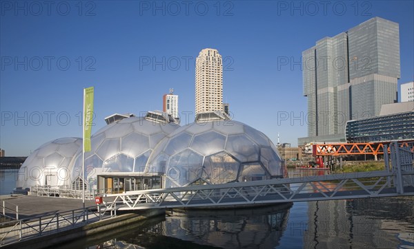 The Floating Pavilion experiment in sustainable architecture and Climate Proof Development,