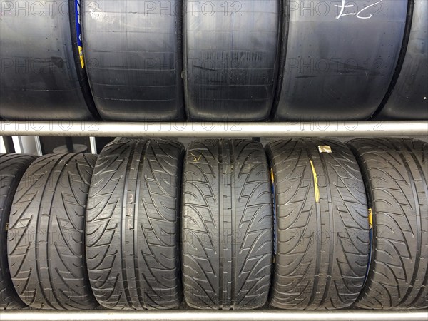 Shelf with racing tyres Car tyres Tyres for car racing top Slicks without tread Tyre tread for dry
