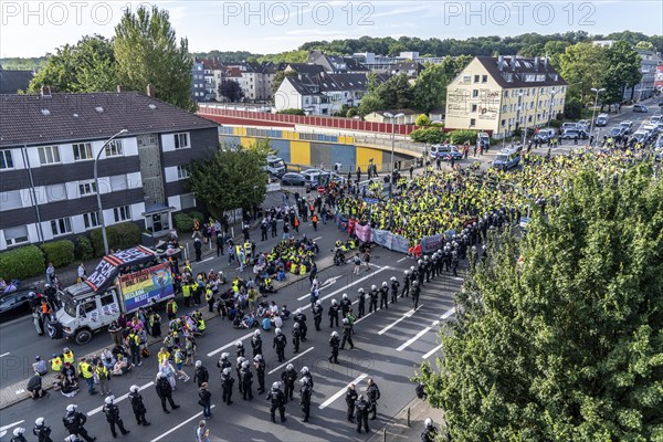Demonstration against the AFD party conference in Essen, blockade of Alfredstraße, bridge over the