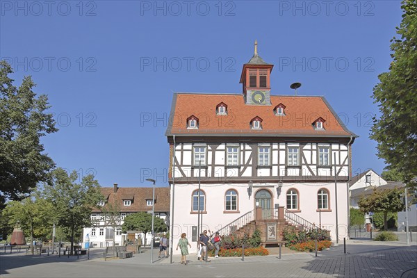 Old town hall, historic half-timbered house built in 1498, market square, Bad Vilbel, Wetterau,