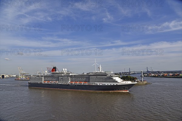 Europe, Germany, Hanseatic City of Hamburg, Elbe, Harbour, Passenger ship Queen Victoria leaves