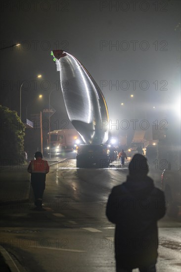 Transport of a 68 metre long, 22 tonne blade of a wind turbine, here in Breckerfeld, with a