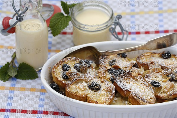 Swabian cuisine, Ofenschlupfer, sweet main course or dessert, dessert, sweet dish, typical Swabian,