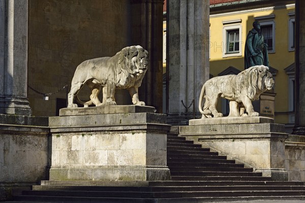 Europe, Germany, Bavaria, Munich, Odeonsplatz, Feldherrnhalle, built in 1841, lion figures on the