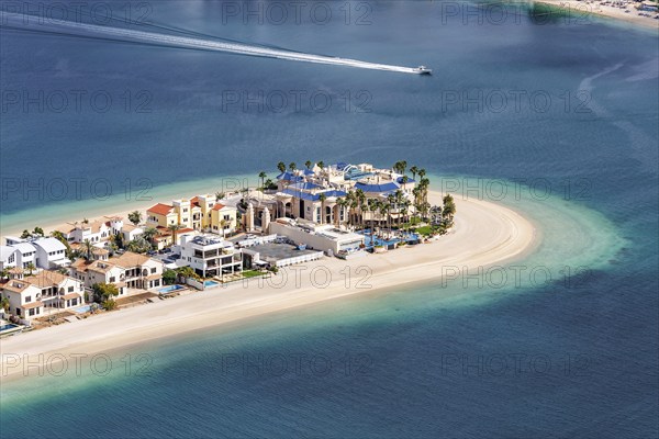 Luxury villas for sale on The Palm Jumeirah man-made island with beach in Dubai, United Arab