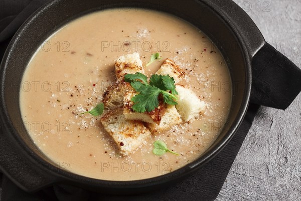 Cream soup, mashed soup, beige, mushroom, onion, cauliflower, vegetarian soup
