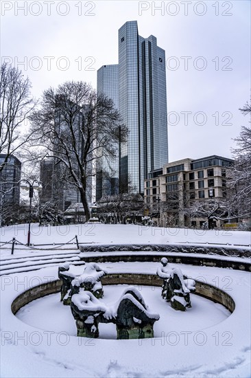 Winter in the city, Deutsche Bank building, Marshall Fountain, Sparkasse, Trianon Frankfurt