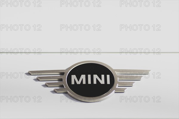 Emblem of a Mini, taken in Berlin, 13/03/2024