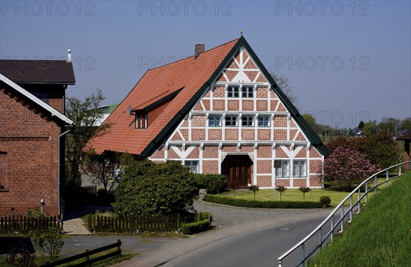 Deutschland, Niedersachsen, Steinkirchen, Bauernhaus mit Holzfachwerk