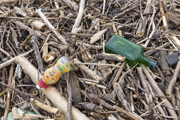 Symbolic image environmental pollution, plastic waste, rubbish, flotsam from a flood on the Neckar
