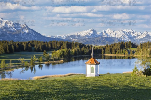 Chapel at Hegratsrieder See near Füssen, Allgäu Alps, snow, Allgäu, Bavaria, Germany, Europe