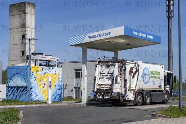 Hydrogen filling station, waste disposal vehicles, rubbish trucks, of the municipal waste disposal