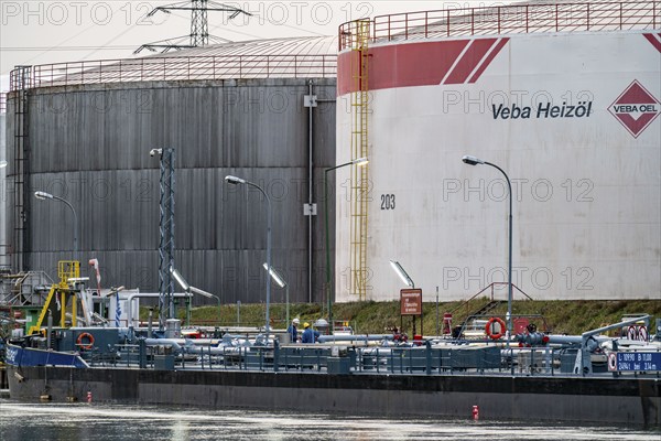 Refinery of Ruhröl, BP Gelsenkirchen, today BP Refining & Petrochemicals GmbH, tanks and operation