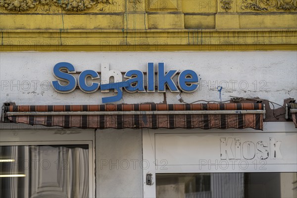The Schalke Mile, Mile of Tradition, Kurt-Schumacher-Straße in Gelsenkirchen-Schalke, corner house