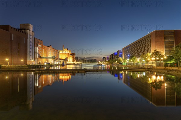 The inner harbour, Duisburg, former mills and warehouse buildings, modern office buildings, North