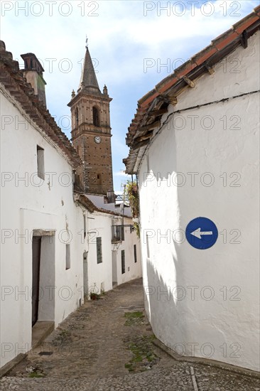 One way road sign pointing down a very narrow street, village of Alajar, Sierra de Aracena, Huelva