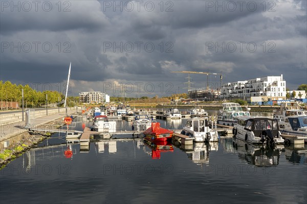 New urban quarter Graf Bismarck and Stölting Marina, on the Rhine-Herne Canal, residential and