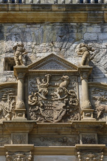 Stone figures, putti, putti, coat of arms, relief, decoration above portal, detail, Hohentübingen