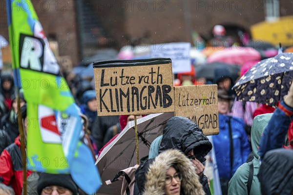 Demonstration against the demolition of the lignite village of Lützerath, from the village of