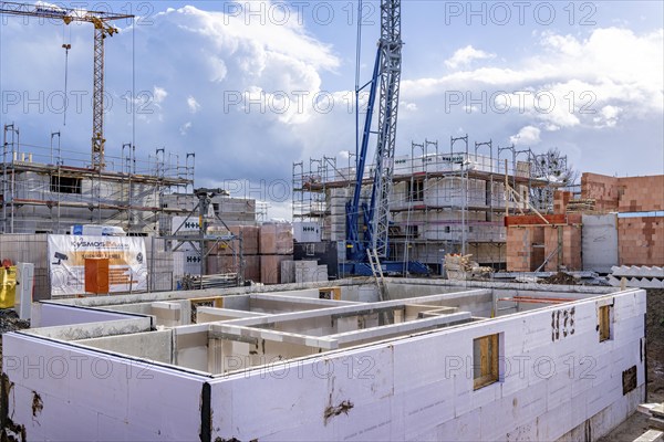 New-build neighbourhood, around 140 detached and semi-detached houses under construction in the