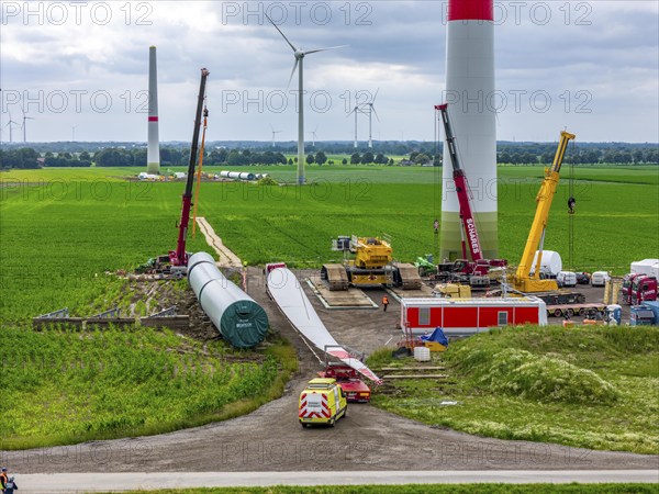 Transport of a 70 metre long rotor blade, construction of a wind power plant in a wind farm near