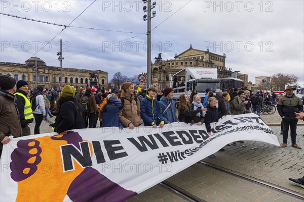 160 organisations and initiatives demonstrated against the right in Dresden on Saturday. Around 10,