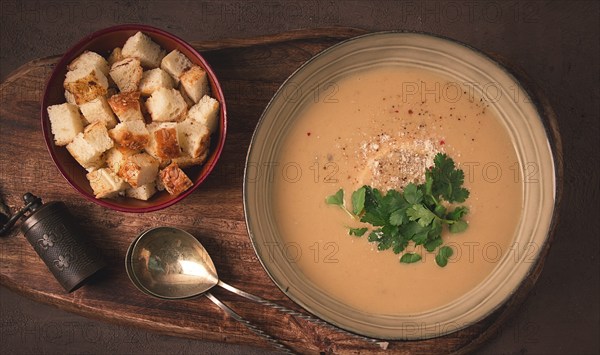Cream soup, mashed soup, beige, mushroom, onion, cauliflower, vegetarian soup