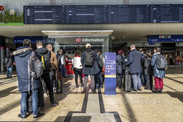 Information stand for travellers, information centre, information, in the main station of Cologne,