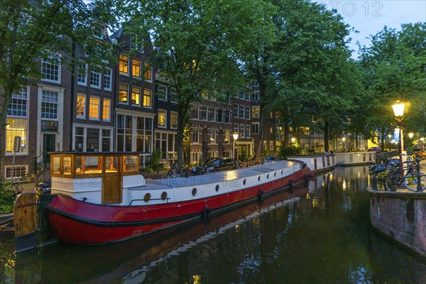 Amsterdam city centre, canal belt, Raamgracht, old houses, houseboats, Amsterdam, Netherlands
