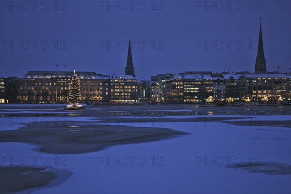 Germany, Hamburg, City, Inner Alster Lake, evening light, blue hour, Ballindamm, Christmas tree on