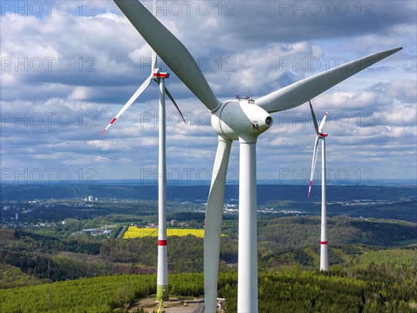Erection of a wind turbine, wind energy plant, assembly of the ring generator, with a crawler