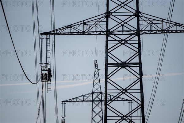 Construction of a new line route, 380 KV extra-high voltage line between Osterath and Gohr, near