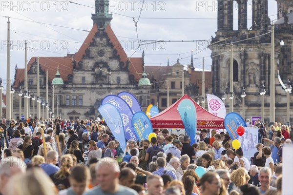The organiser of Dresden is (s) t bunt is the Cellex Foundation. The motto of this year's banquet