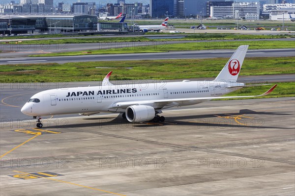 A JAL Japan Airlines Airbus A350-900 aircraft with the registration number JA07XJ at Tokyo Haneda
