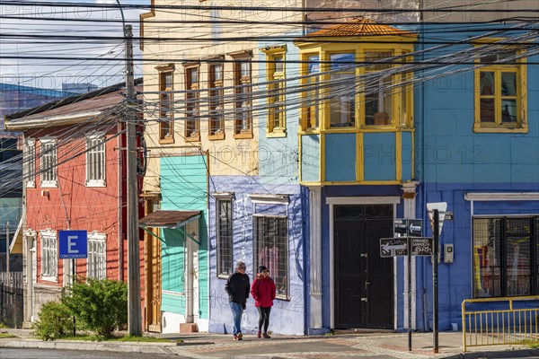 Street scene with colourful houses made of wood and corrugated iron and tangled cables, city of