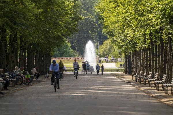 The Jägerhofallee in the Hofgarten, the central municipal park in Düsseldorf, view of the Jröner