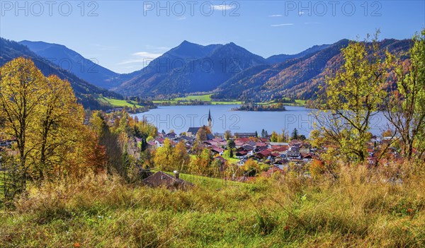 Panorama of the village and lake with the parish church of St. Sixtus and the Brecherspitz 1683m in