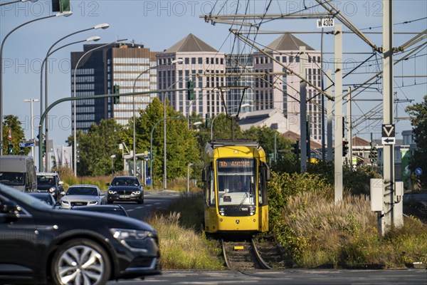 Road traffic, tram on Altendorfer Straße, in the background the town hall, left and the Weststadt